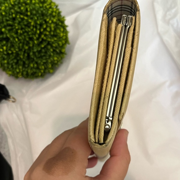 Authentic Buberry leather wallet - Picture 13 of 13